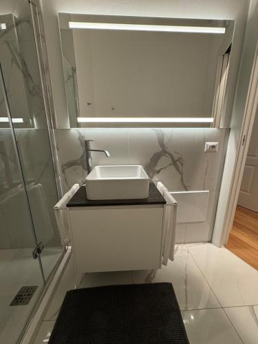 Luxury San Babila Apartment photo 4