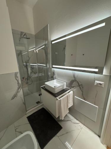 Luxury San Babila Apartment photo 9