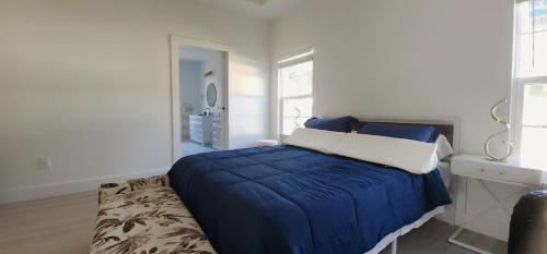 a bedroom with a bed with blue and white sheets at Orlando Home Vacation near Universal Studios - 3 BR in Orlando