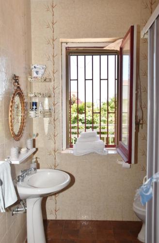 a bathroom with a sink and a window at Villa Bellevue in Santa Maria