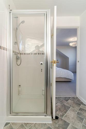 a bathroom with a shower with a glass door at Happy Day 温馨小居-Walk to Warwick Uni & Cannon Park in Coventry that offers free parking in Coventry