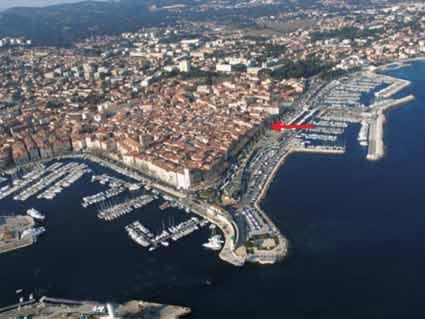 Joli appartement bord climatisé emplacement idéal