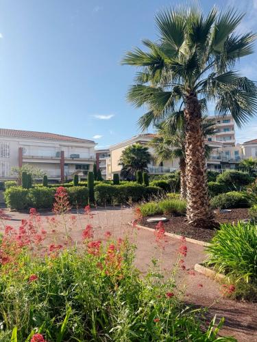 Spacious Seaside Condo with Garden & Sea-View