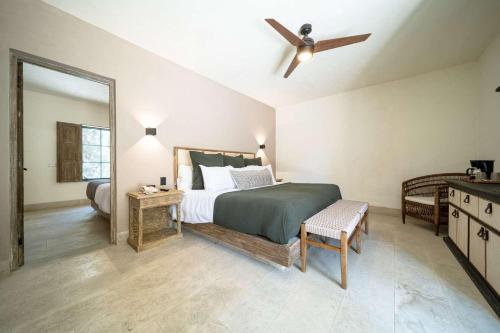 Una cama o camas en una habitación de Rincón Del Montero