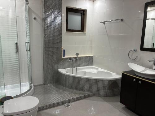 Koupelna v ubytování Angela House