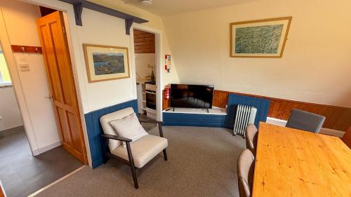 Χώρος καθιστικού στο 1 Bedroom Cabin with Mountain & Loch Views - Quiet Location between Glencoe & Ben Nevis