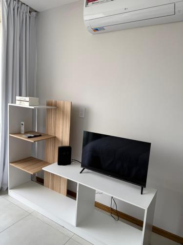 TV a/nebo společenská místnost v ubytování Monoambiente , excelente ubicacion , cercano a Hospitales Y principales Universidades, OPCIONAL COCHERA