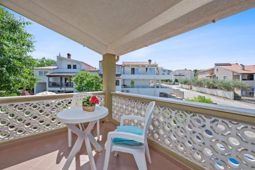 Villa Maras with yard, 400 m to the beach