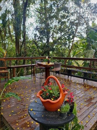 Taman di luar Cabana com Cachoeira Privativa