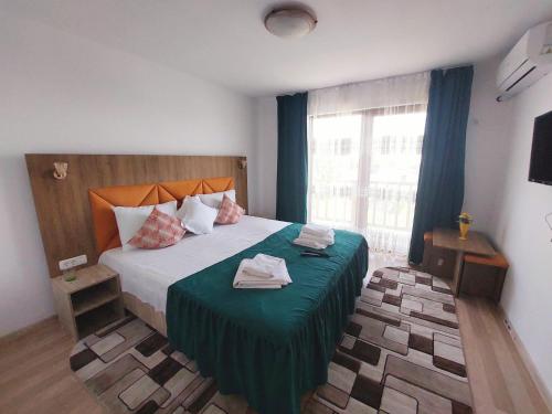 Postel nebo postele na pokoji v ubytování 4 star resort in Sarinasuf