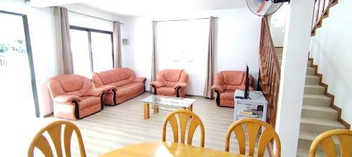 Χώρος καθιστικού στο Coastal Nest Villa I