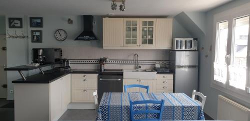 Η κουζίνα ή μικρή κουζίνα στο Port de La Houle - Beau 3 pièces classé 3 étoiles avec garage privé