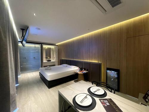 a hotel room with a bed and a fireplace at Motel UP (Adult Only) in Fortaleza