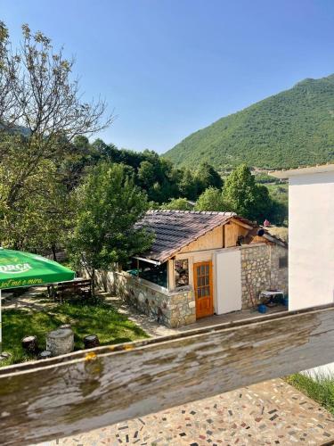 a house in the middle of a mountain at Stani i Metes-Bujtina Sebisht in Sebisht