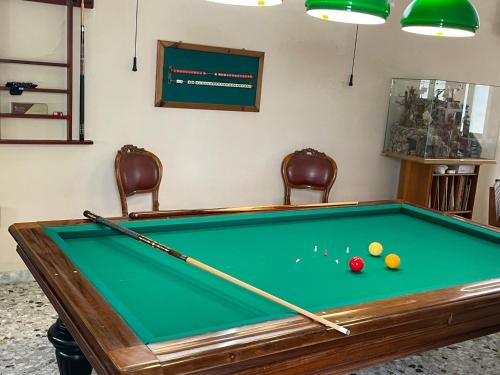 Biliár nebo kulečník v ubytování B&B Resort Palazzo Pirozzi
