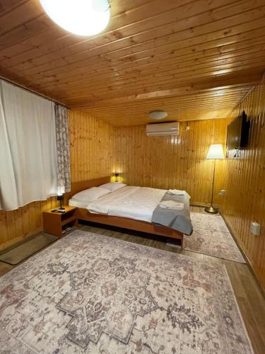 Postel nebo postele na pokoji v ubytování Cabana Maria, Cozia-Calimanesti