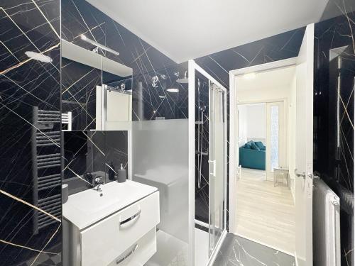 Phòng tắm tại Azur Stay