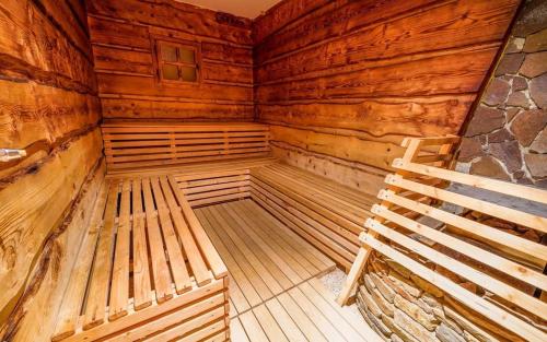 a wooden sauna with a bench in a cabin at Apartmán DEJA VÚ - Tatranská Štrba in Štrba