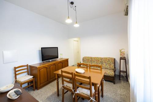 Μια τηλεόραση ή/και κέντρο ψυχαγωγίας στο Casa Vacanze Leonardo 3