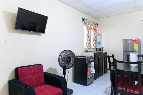 p2 APARTAMENTOS PETENCHEL, POR AEROPUERTO, SANTA ELENA, FLORES, PETEn
