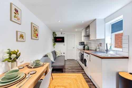 a kitchen and living room with a table and a dining room at Studio Flar near Luton Airport in Luton