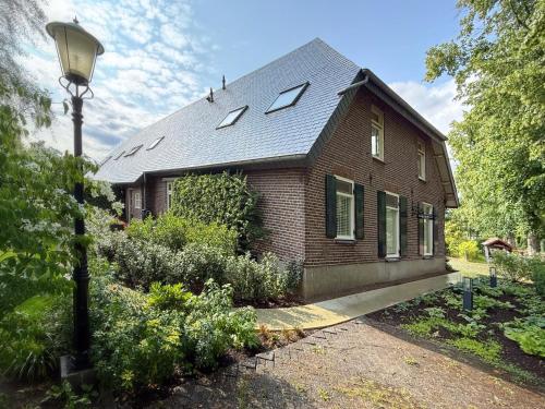 a house with a light pole in front of it at Nisterlo Guesthouse in Nistelrode