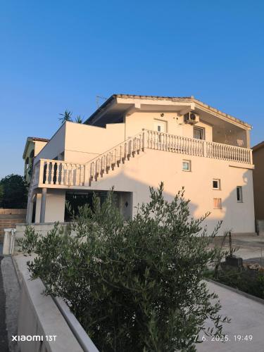 Apartment White Seagull