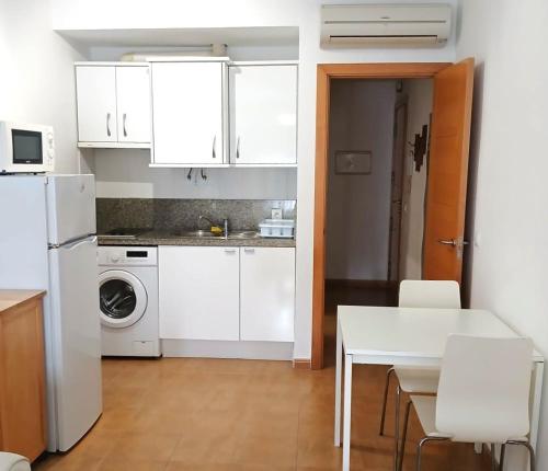 Kuchyňa alebo kuchynka v ubytovaní Apartamentos Mirablau
