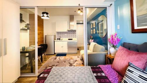 Dapur atau dapur kecil di 725 Positano Tower - Azure Urban Resort Residences