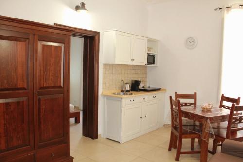 a kitchen and dining room with a table and a table and chairs at Il Moro di Ossuna in Trapani