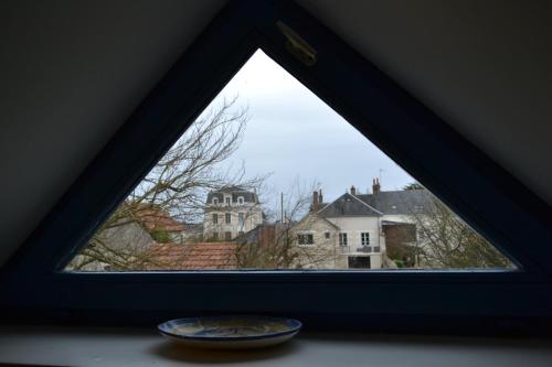 a window in a room with a plate on a table at Gîte de charme proche du Zoo Beauval et Châteaux in Pontlevoy