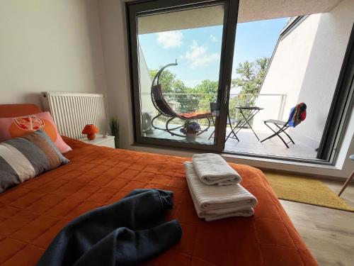 Katil atau katil-katil dalam bilik di Cosy apartment with lake views