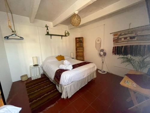 a bedroom with a large bed in a room at El rinconcito in Cholula