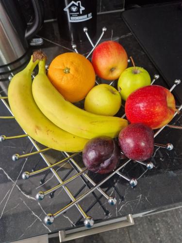 a bunch of fruit sitting on a metal rack at 2 bed house Barton Green, Clifton Nottingham in Nottingham