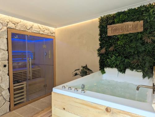 Φωτογραφία από το άλμπουμ του Cottage Lomy avec jacuzzi et sauna privatif σε Planguenoual