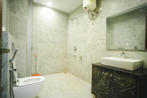 Ein Badezimmer in der Unterkunft Host Jatin Mountain Crest kasauli 7oI827o7o3