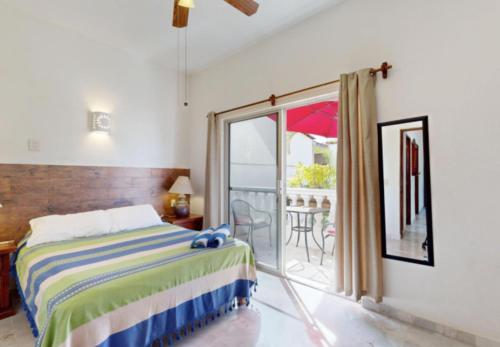 a bedroom with a bed and a balcony at Aventura Pacifico Boutique Suites & Villas in Bucerías