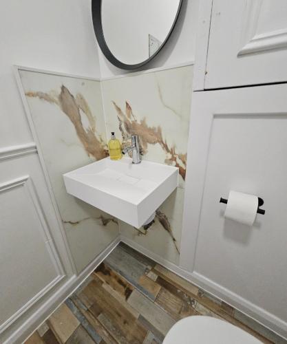 Bilik mandi di Waterloo London , Haru Residence can sleep up to 8ppl