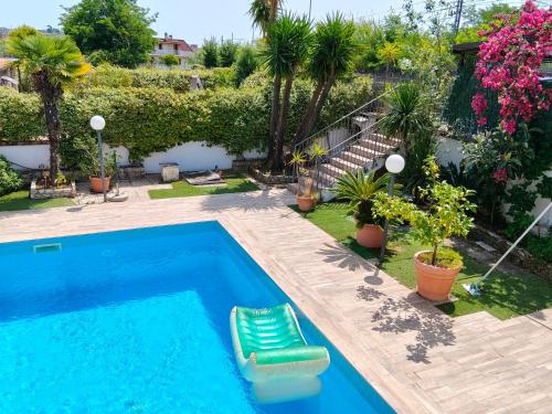 Swimmingpoolen hos eller tæt på Acquapetra, appartamento per l'estate