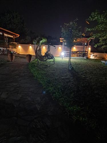 Taman di luar Casa Consta Olympus