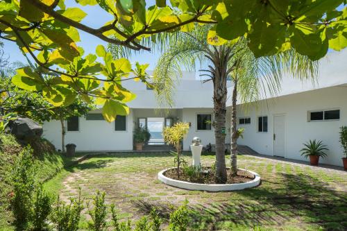 a courtyard with a palm tree and a building at Sand Dollar Villa in Boca Chica