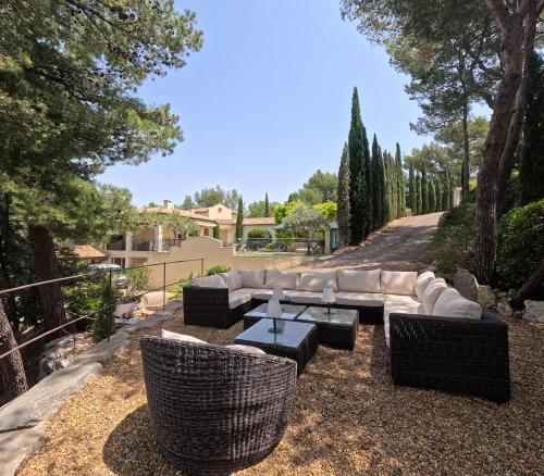 Photo de la galerie de l'établissement Villa dans pinède du Luberon, à Cavaillon