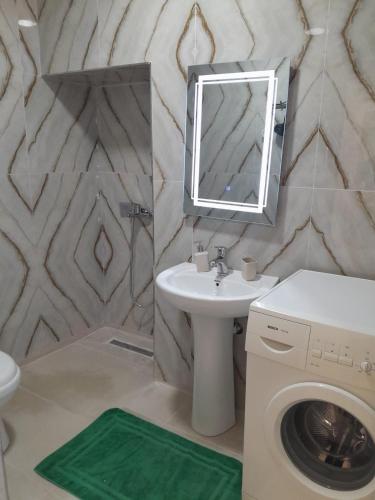 Ένα μπάνιο στο Mamos Apartment