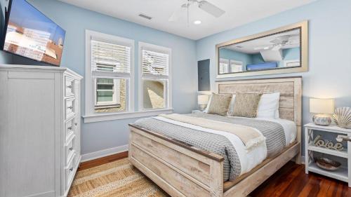 Postel nebo postele na pokoji v ubytování Coastal Charm in Ocean City - 3bd 2ba