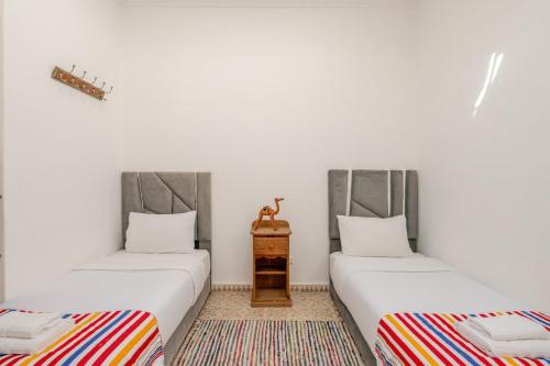 Ένα ή περισσότερα κρεβάτια σε δωμάτιο στο DARNA Tangier Classic Home Steps to Kasbah