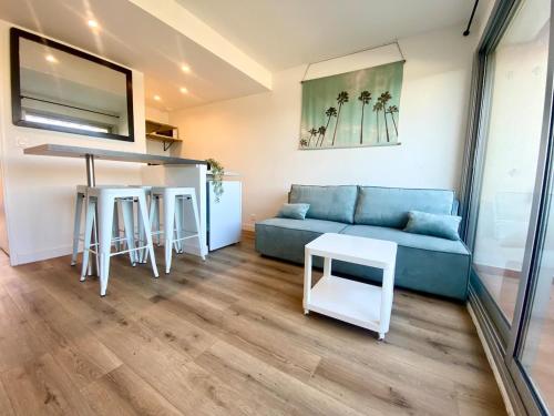 Beautiful Private rooftop with sea view 4 people