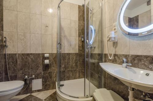 Ένα μπάνιο στο Gogol Park Rooms