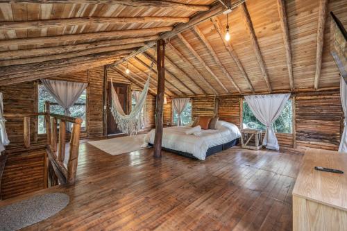 Postel nebo postele na pokoji v ubytování Cabañas Casa Monte en Santa elena