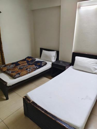Cama o camas de una habitación en Al Sakhawat Hotel