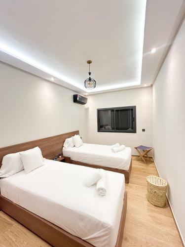 Postel nebo postele na pokoji v ubytování Menara Prestige Duplex 4BR with Pool Access